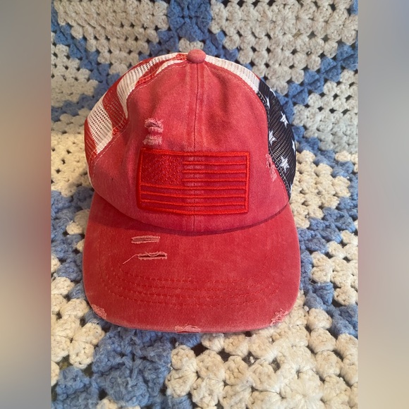 Distressed Red Patriotic American Flag Mesh Trucker Hat - Picture 1 of 4